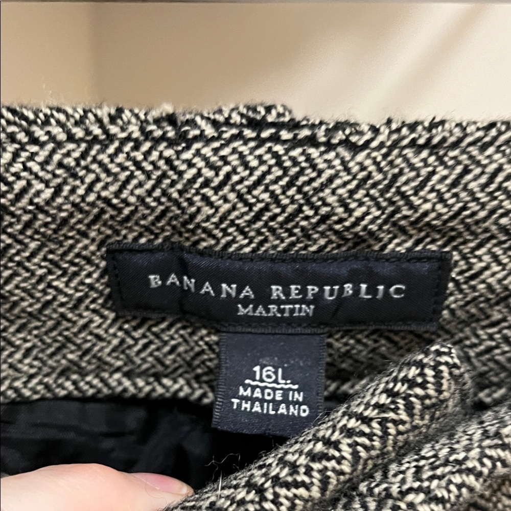 Banana Republic Women’s Black and beige Herringbone Pants - Picture 2 of 3